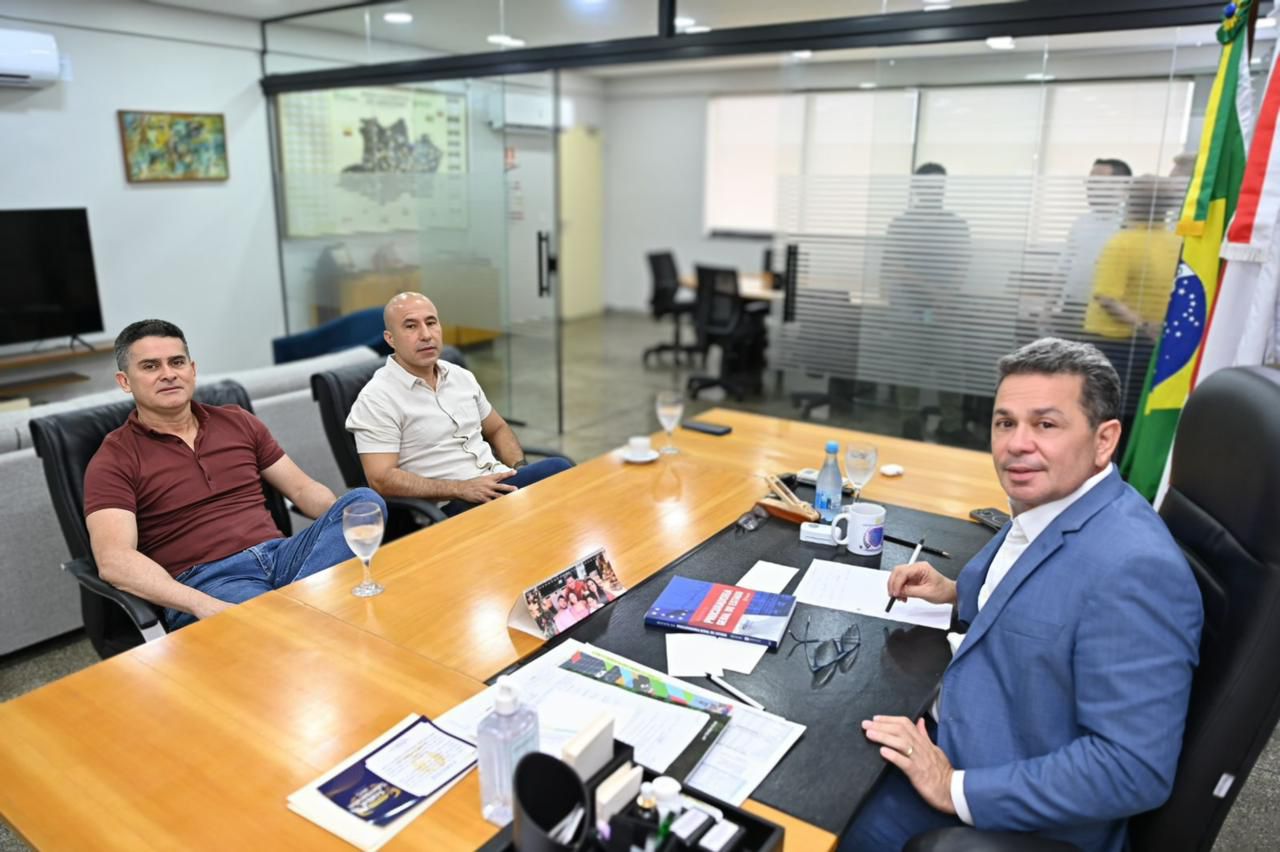 “Quem ganha é o cidadão”, diz Tadeu de Souza após reunião com o prefeito David Almeida