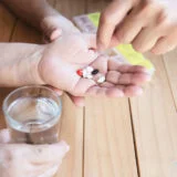 Resistência a antimicrobianos avança no Brasil e ameaça saúde pública, alertam especialistas