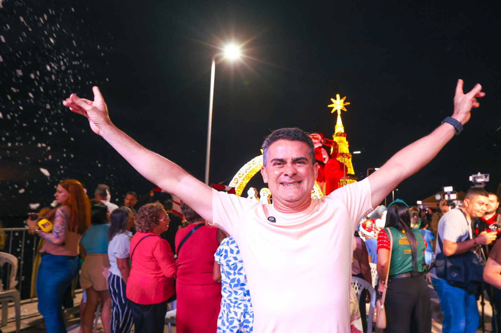 Prefeito David Almeida lança balsa natalina e leva maior Natal flutuante da história para 45 comunidades ribeirinhas de Manaus