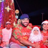 Tefé abre programação natalina com chegada do Papai Noel e grande público na praça central
