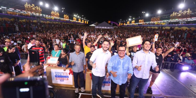Coari celebra servidores públicos com festa histórica, shows nacionais e anúncio do 13º antecipado