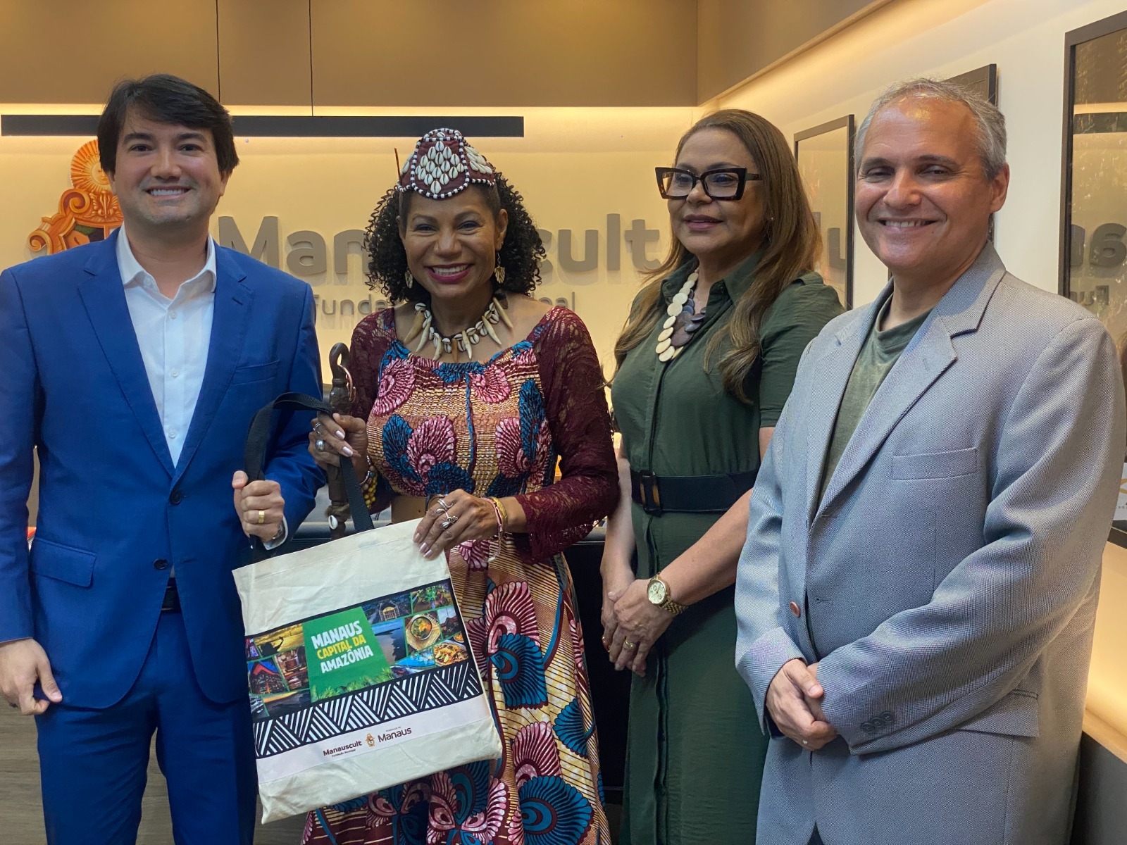Prefeitura de Manaus recebe rainha Diambi em encontro que fortalece diálogo cultural, social e turístico entre Brasil e África