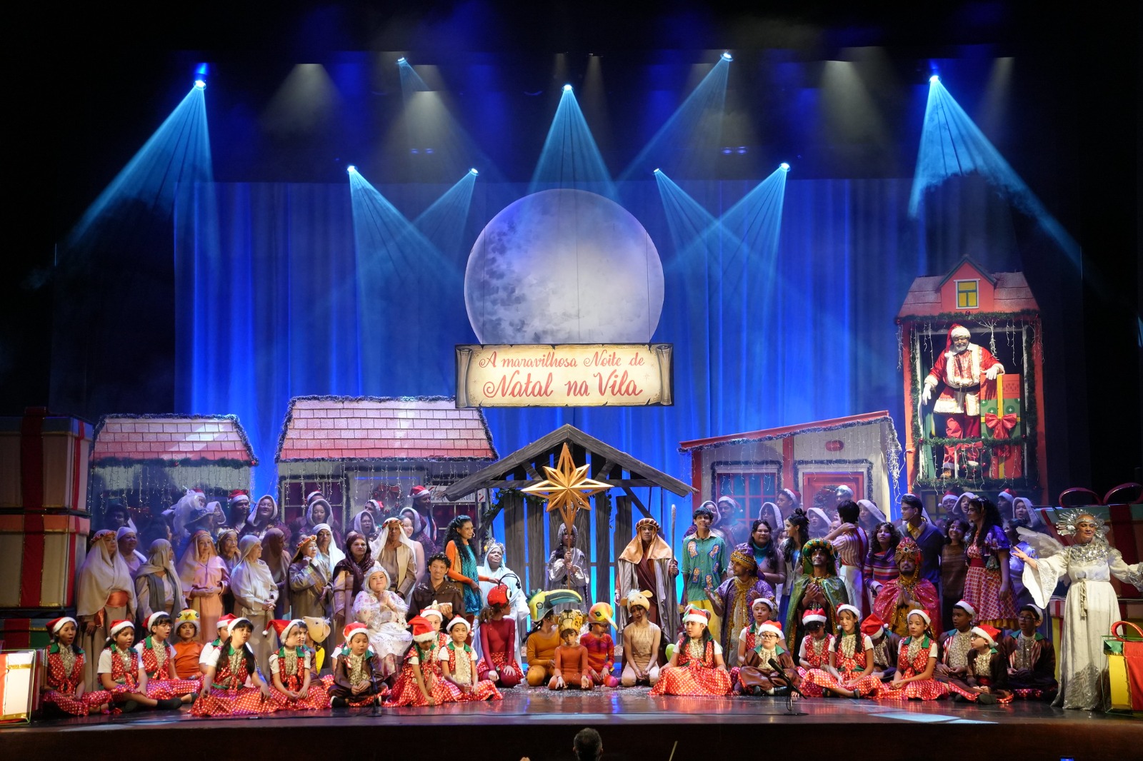 Espetáculo 'O Natal da Vila Caminho' leva emoção e espírito natalino ao Teatro Amazonas