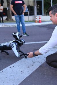 OPERAÇÃO VERDADE: Prefeito David Almeida desmente boato sobre compra de cão-robô após vídeo viral