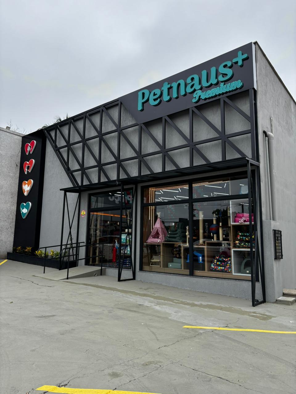 Petnaus+ inaugura unidade premium na avenida Ephigênio Salles e reforça opções para cuidados com pets em Manaus