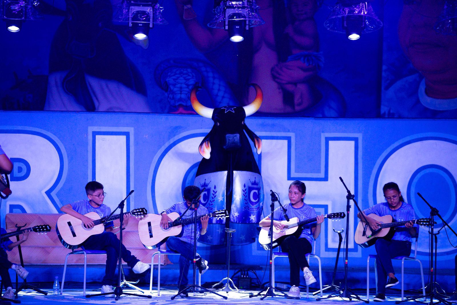 Noite de nostalgia e emoção: Escola de Arte do Caprichoso encerra 2025 com talentos e os frutos de um dos mais belos projetos sociais de Parintins