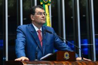 Senador Eduardo Braga defende revisão de penas do 8 de Janeiro