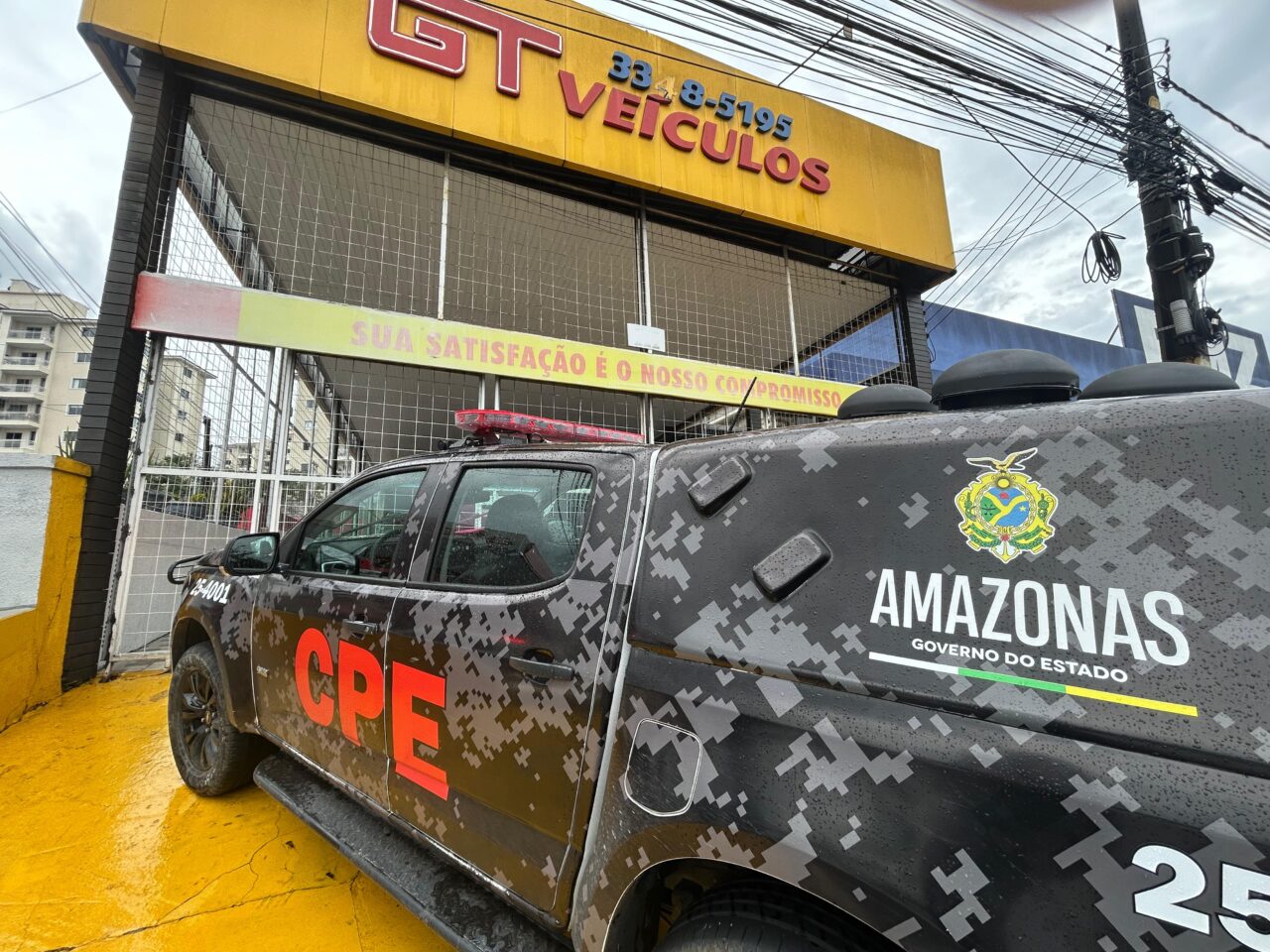 Quatro homens são presos com armas durante roubo de grandes proporções na avenida Max Teixeira, em Manaus - Portal Remador