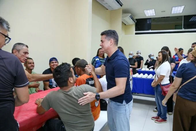 Prefeito David Almeida participa de celebração de Natal no Centro Pop e reforça política de resgate da dignidade com pessoas em situação de rua