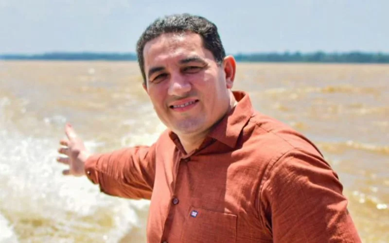 Ex-prefeito de Borba fica ferido após explosão em lancha na zona rural do município