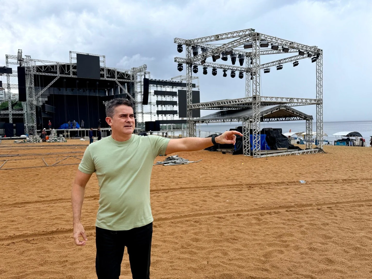 Praia da Ponta Negra será interditada para banho durante o Réveillon Manaus 2026