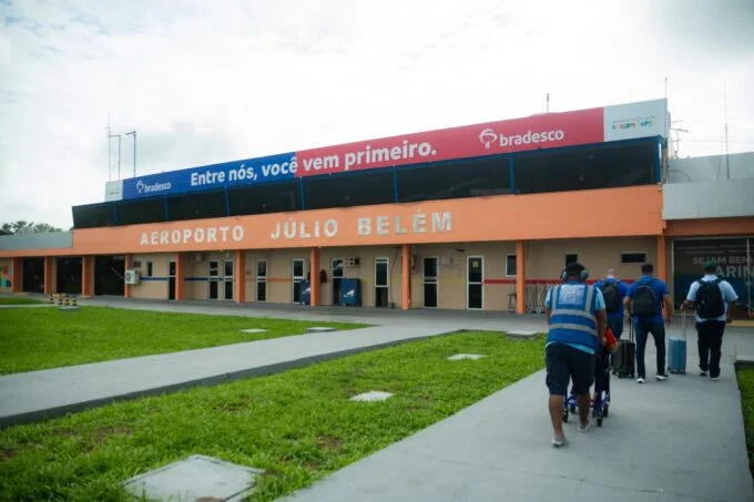 Prefeitura de Parintins realiza serviços de manutenção no aeroporto Júlio Belém para Carnailha e Festival Folclórico