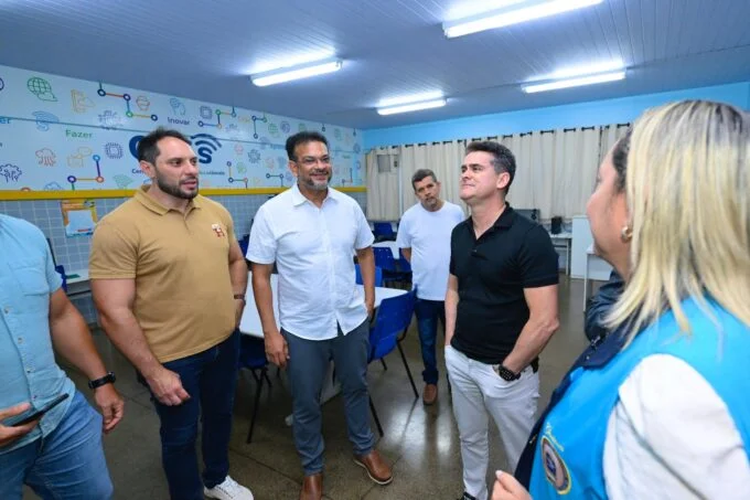 Prefeito David Almeida acaba com burocracia nas escolas com o Proesc e transforma pequenos reparos em política pública que gera emprego nos bairros