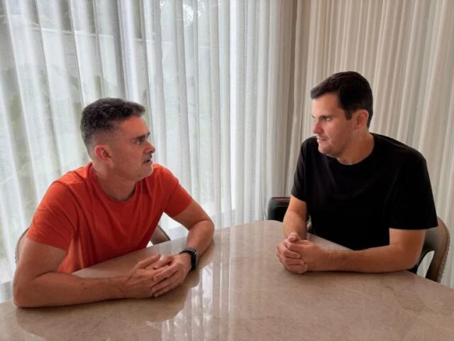 David Almeida oficializa licença após perda do filho; Renato Junior assume a Prefeitura de Manaus