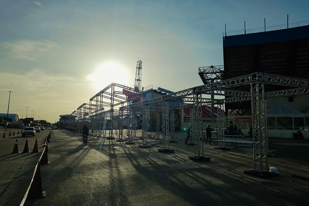 Parintins inicia montagem do Circuito Carnailha 2026 com ampliação de camarotes