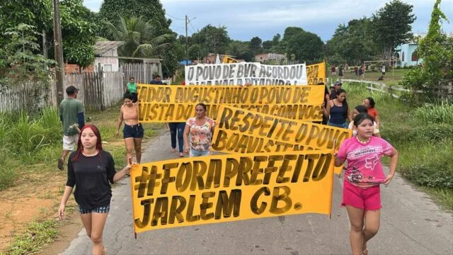 CRISE EM BOA VISTA DO RAMOS: Sob risco de cassação, prefeito Jarlem CB enfrenta protestos e denúncia de agressão 33 CRISE EM BOA VISTA DO RAMOS: Sob risco de cassação, prefeito Jarlem CB enfrenta protestos e denúncia de agressão