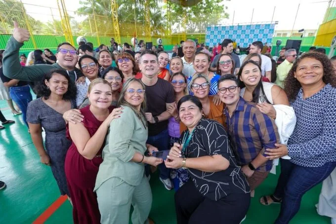 Prefeito David Almeida entrega escola revitalizada no bairro da Paz e consolida maior transformação educacional da história de Manaus