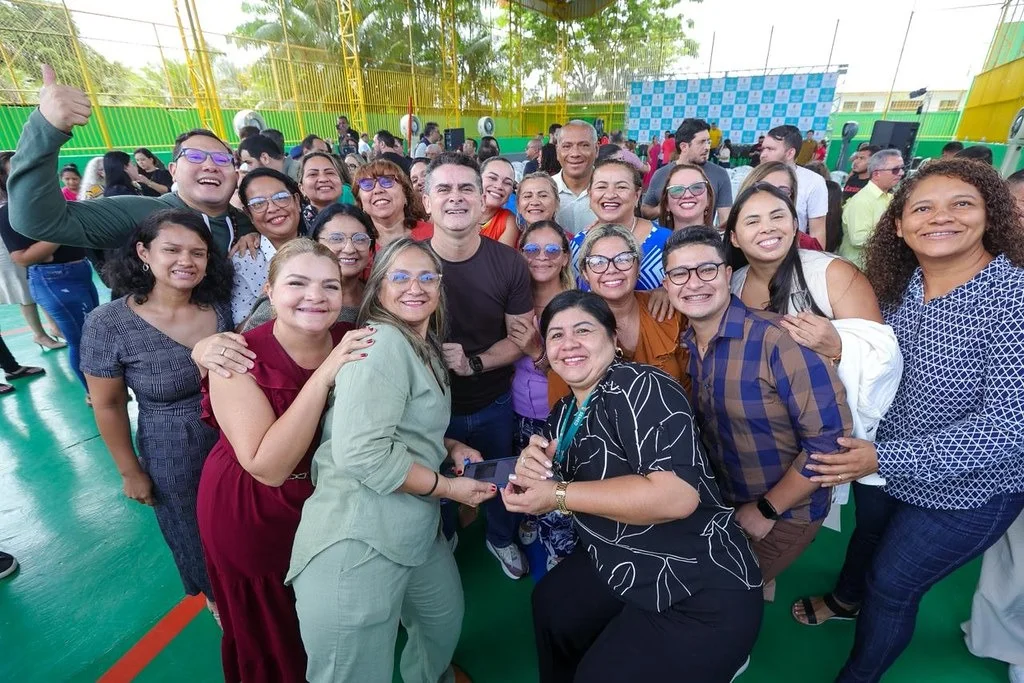 Prefeito David Almeida entrega escola revitalizada no bairro da Paz e consolida maior transformação educacional da história de Manaus