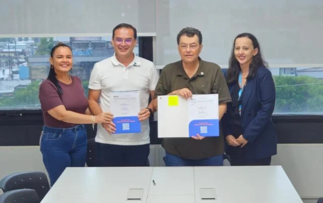 Eduardo Braga assina R$ 13 milhões em recursos para orla e abastecimento de água em Parintins