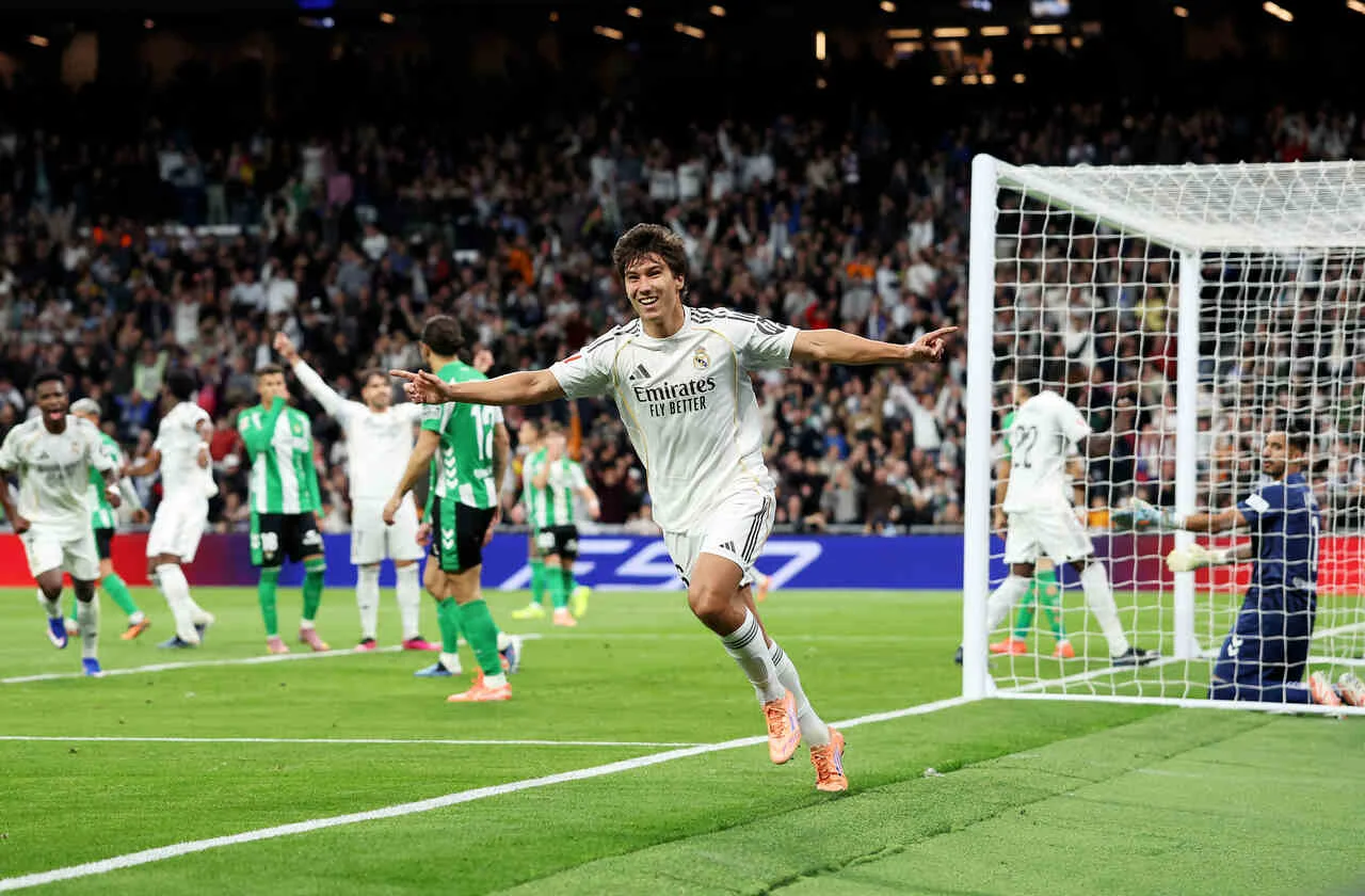 real Madrid goleia o Betis no Bernabéu e segue na perseguição ao Barcelona