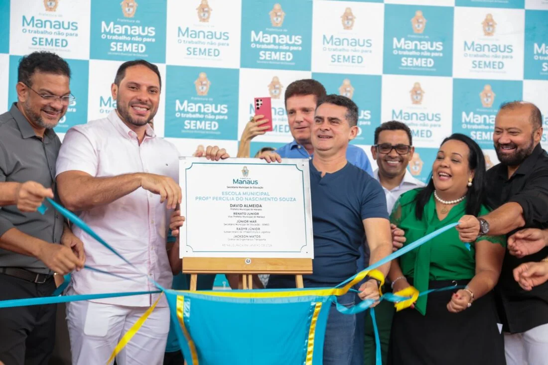 Prefeito David Almeida reinaugura escola revitalizada na Compensa e reforça educação com mais de 380 unidades já entregues