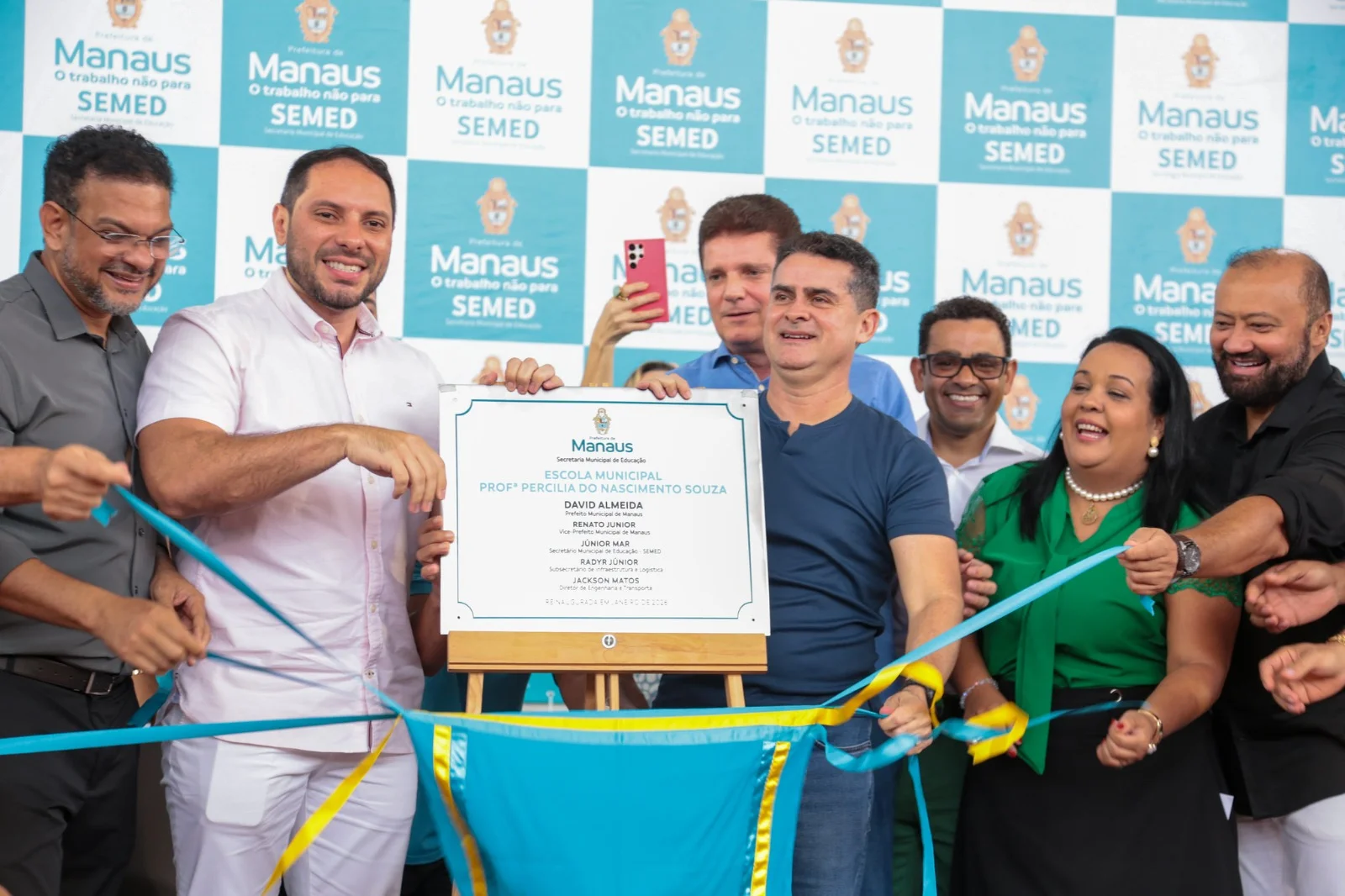 Prefeito David Almeida reinaugura escola revitalizada na Compensa e reforça educação com mais de 380 unidades já entregues