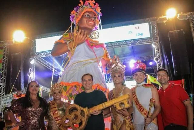 Kamélia desembarca em Parintins e abre oficialmente o CarnaIlha 2026