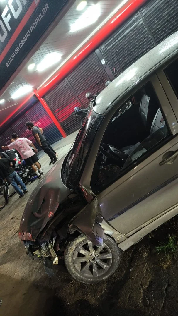 Motorista embriagado causa grave acidente em avenida de Manaus e deixa casal ferido