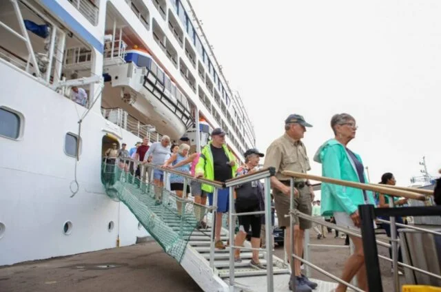 Amazonas bate recorde de 400 mil turistas; Wilson Lima aponta Pesca e Parintins como motores da economia