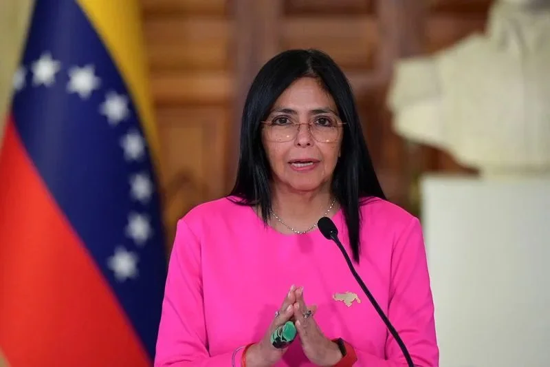 Trump afirma que Delcy Rodríguez assumiu interinamente e vai colaborar com os Estados Unidos