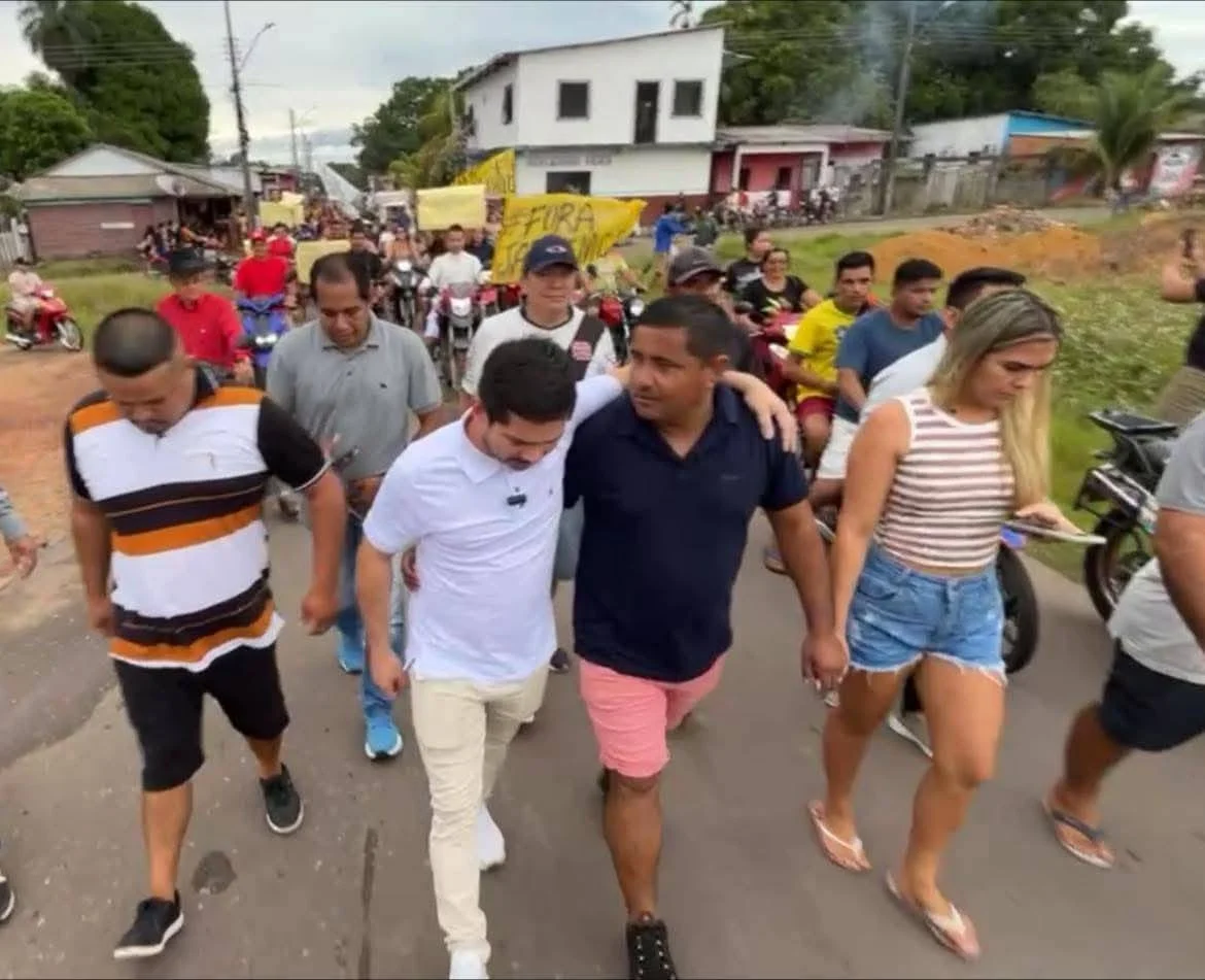 CRISE EM BOA VISTA DO RAMOS: Sob risco de cassação, prefeito Jarlem CB enfrenta protestos e denúncia de agressão 34 portal