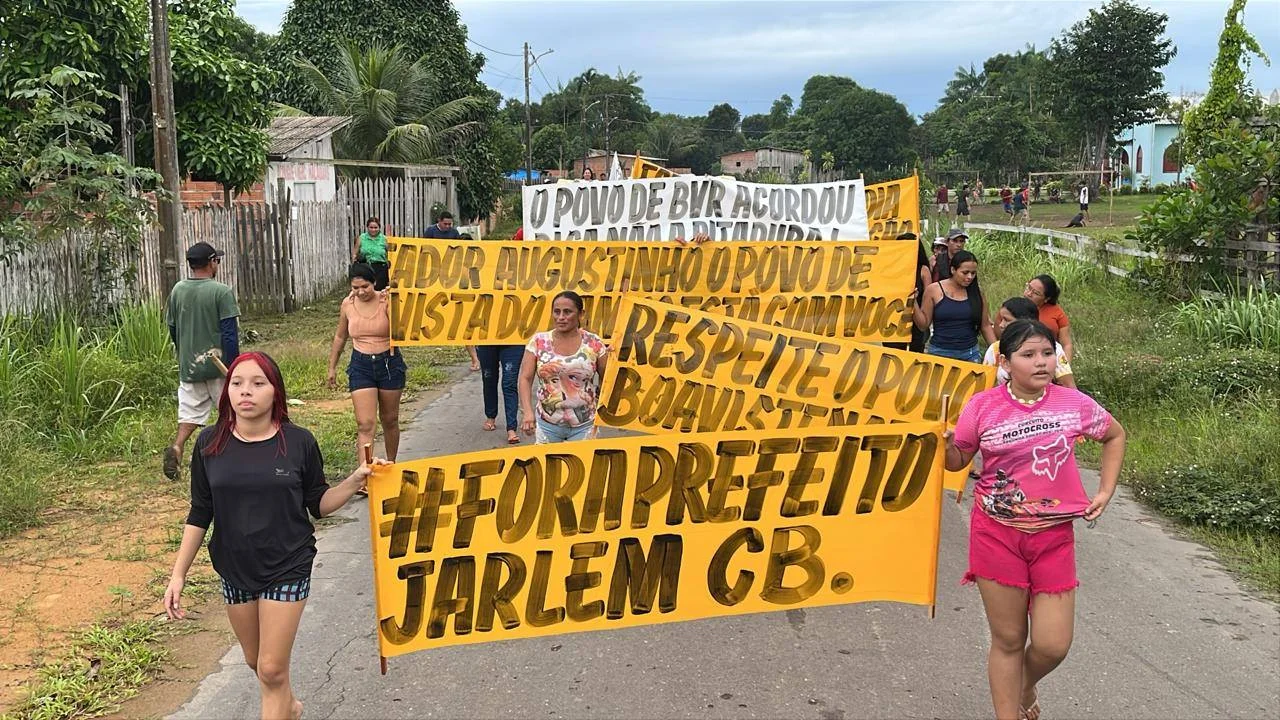 CRISE EM BOA VISTA DO RAMOS: Sob risco de cassação, prefeito Jarlem CB enfrenta protestos e denúncia de agressão 32 portal remador uz70i1L3