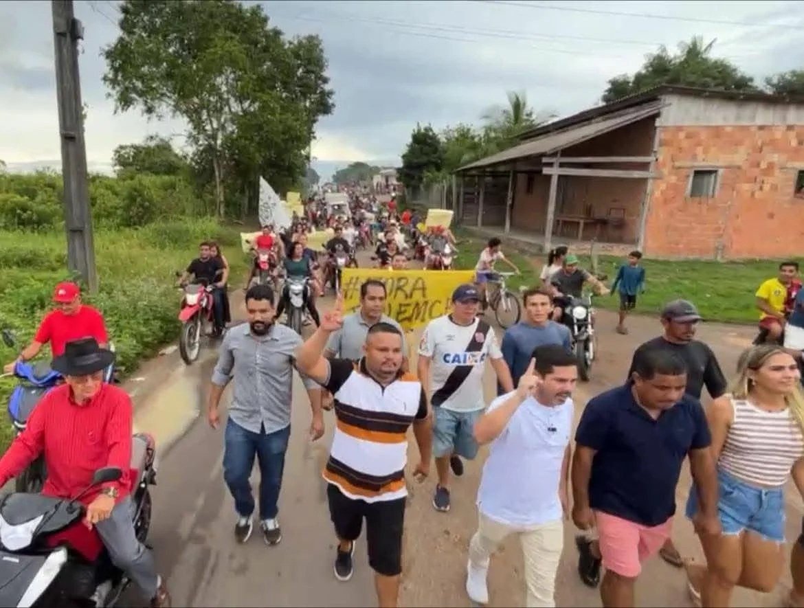 CRISE EM BOA VISTA DO RAMOS: Sob risco de cassação, prefeito Jarlem CB enfrenta protestos e denúncia de agressão 35 portal remador vlmqZRki