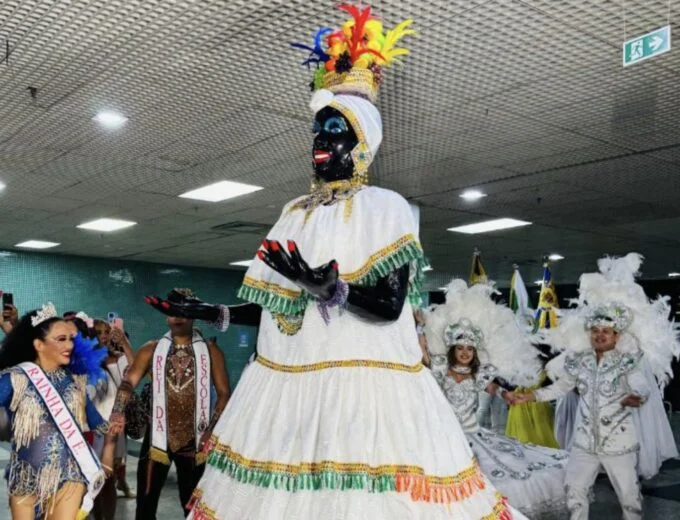 Chegada da Kamélia abre oficialmente o carnaval de Manaus 2026