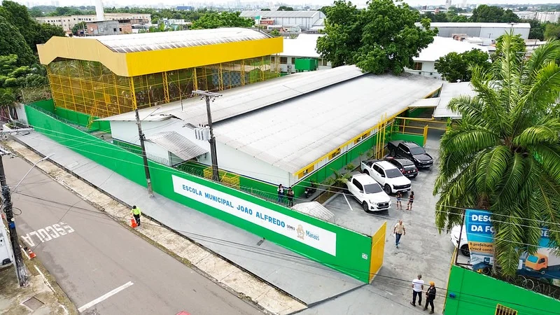 Prefeito David Almeida assegura entrega de 28 escolas antes do início do ano letivo em Manaus