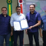 Roberto Cidade e Wilson Lima assinam contrato para pavimentar a 'estrada de Autazes'
