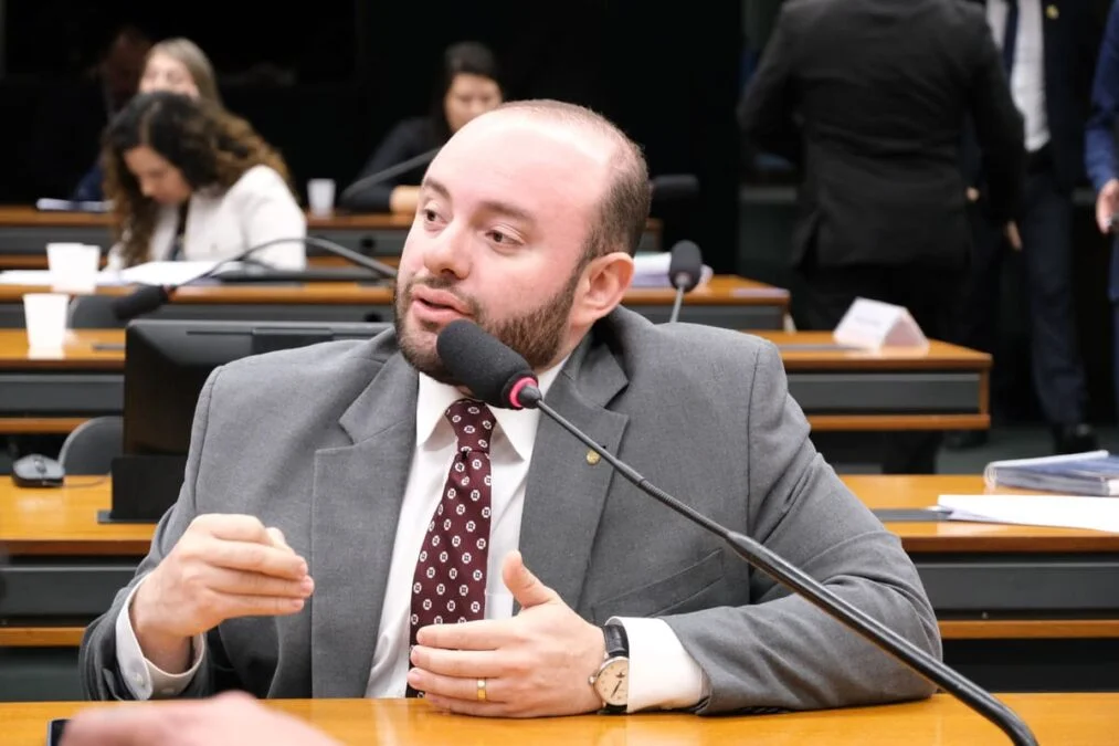 Fausto Jr. apresenta emendas para impedir exclusão de pescadores ribeirinhos na reforma do Seguro-Defeso