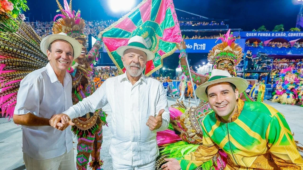 Lula ignora críticas da oposição e celebra desfile em sua homenagem na Sapucaí - Portal Remador