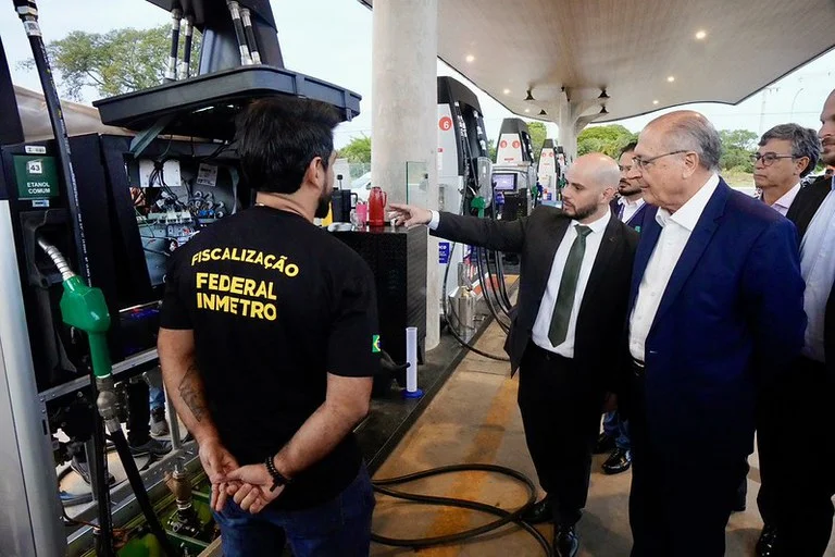 Blitz nos postos: Veja os estados onde o Inmetro interditou bombas nesta terça-feira