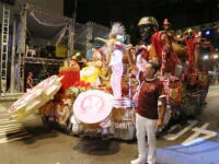 HISTÓRICO! Deixa Falar quebra hegemonia das veteranas e é a grande campeã do Carnaval de Curitiba 2026