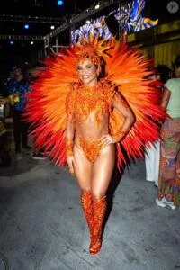 Musas e Rainhas dominam a Sapucaí com fantasias tecnológicas e homenagens históricas