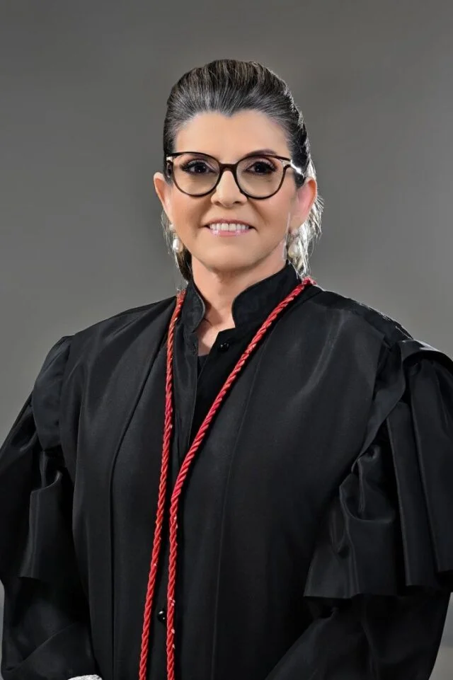 Desembargadora Nélia Caminha, vice-presidente e corregedora do TRE-AM, recebe prêmio internacional na área jurídica