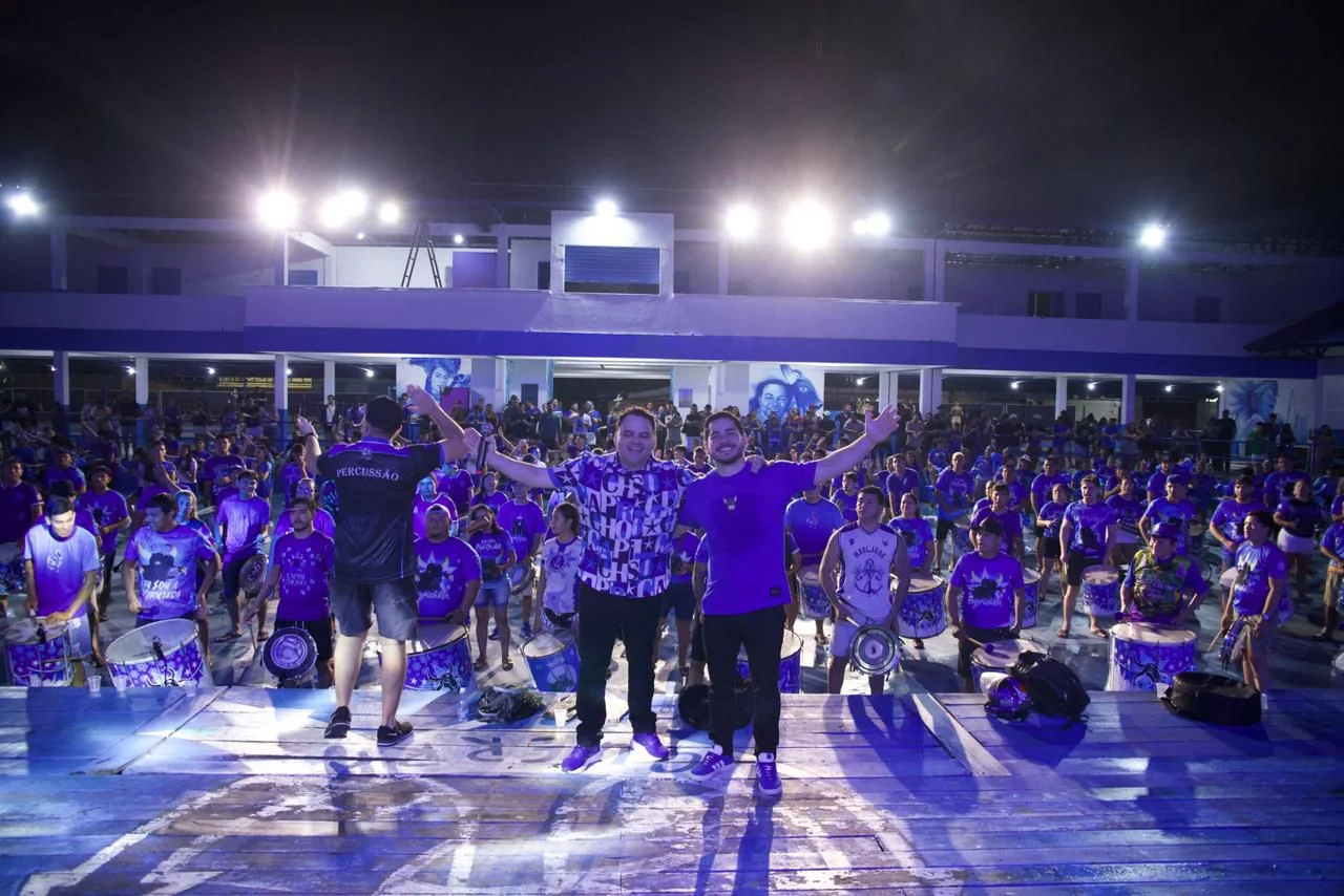 Curral Zeca Xibelão vibra com o povo Caprichoso em noite de Esquenta Carnaboi - pORTAL rEMADOR