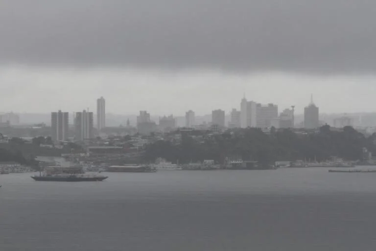 Perigo nas encostas: Manaus entra em alerta severo para deslizamentos de terra nesta quarta (18)