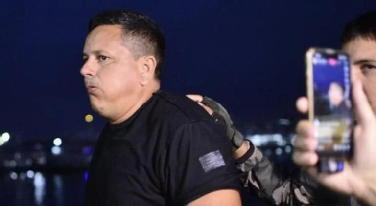 Comandante de lancha que naufragou no Encontro das Águas tem prisão decretada e já é considerado foragido