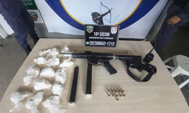 Polícia apreende submetralhadora 9mm e 2kg de drogas na comunidade Celebridade em Manaus