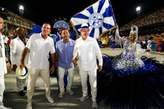 PT rebate oposição e diz que desfile sobre Lula é ‘liberdade de expressão’, não propaganda