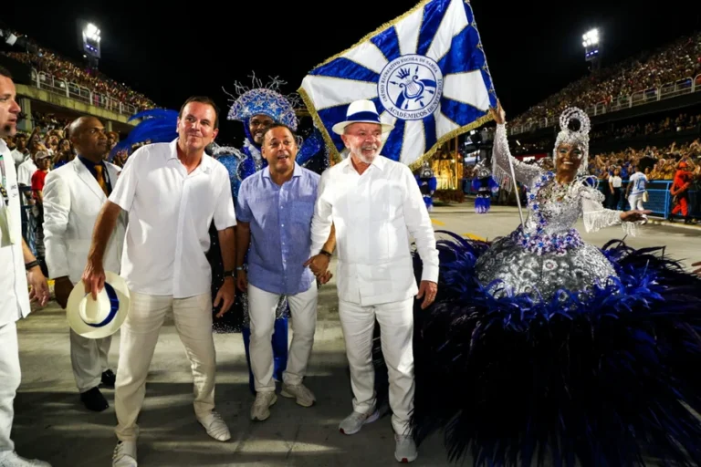 PT rebate oposição e diz que desfile sobre Lula é ‘liberdade de expressão’, não propaganda