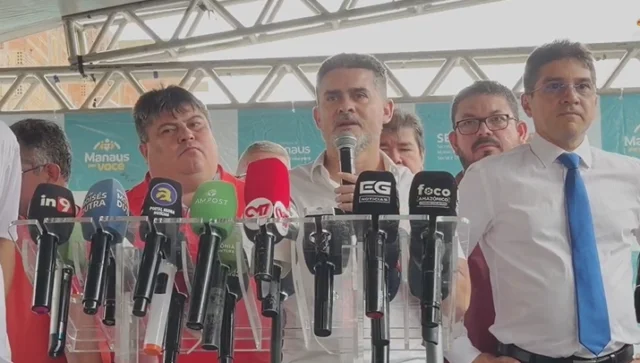 Prefeito de Manaus expõe dívida milionária do Passe Livre e manda recado duro ao Governo durante entrega de CRAS