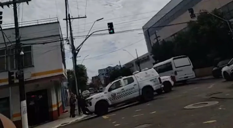 Pânico no ônibus: Homem é preso com explosivo e faca na Avenida Epaminondas em Manaus